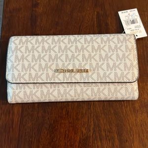 Michael Kors wallet NWT